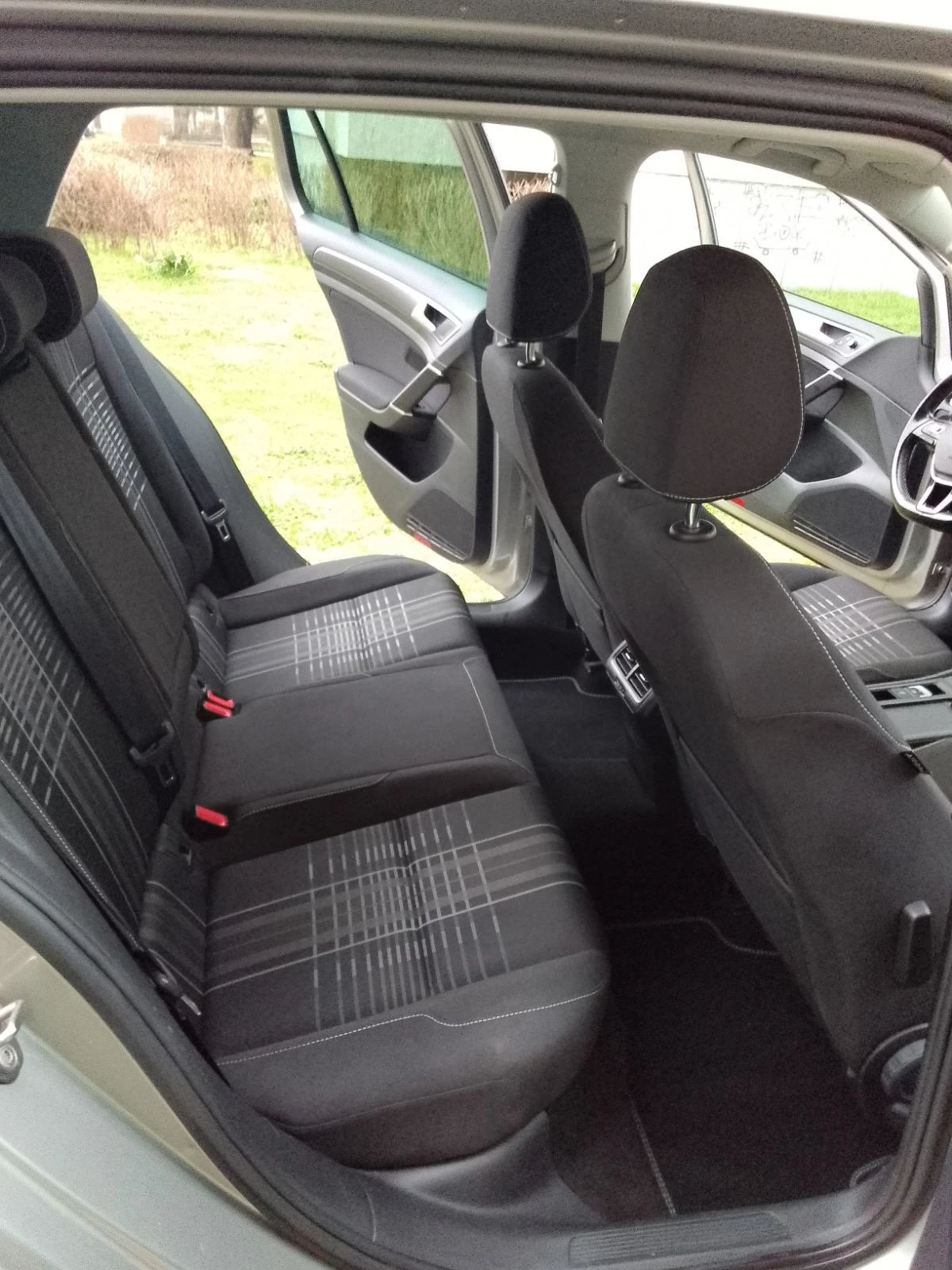 VW Golf 1.6TDI Автоматик 100хил км, снимка 13 - Автомобили и джипове - 53992963