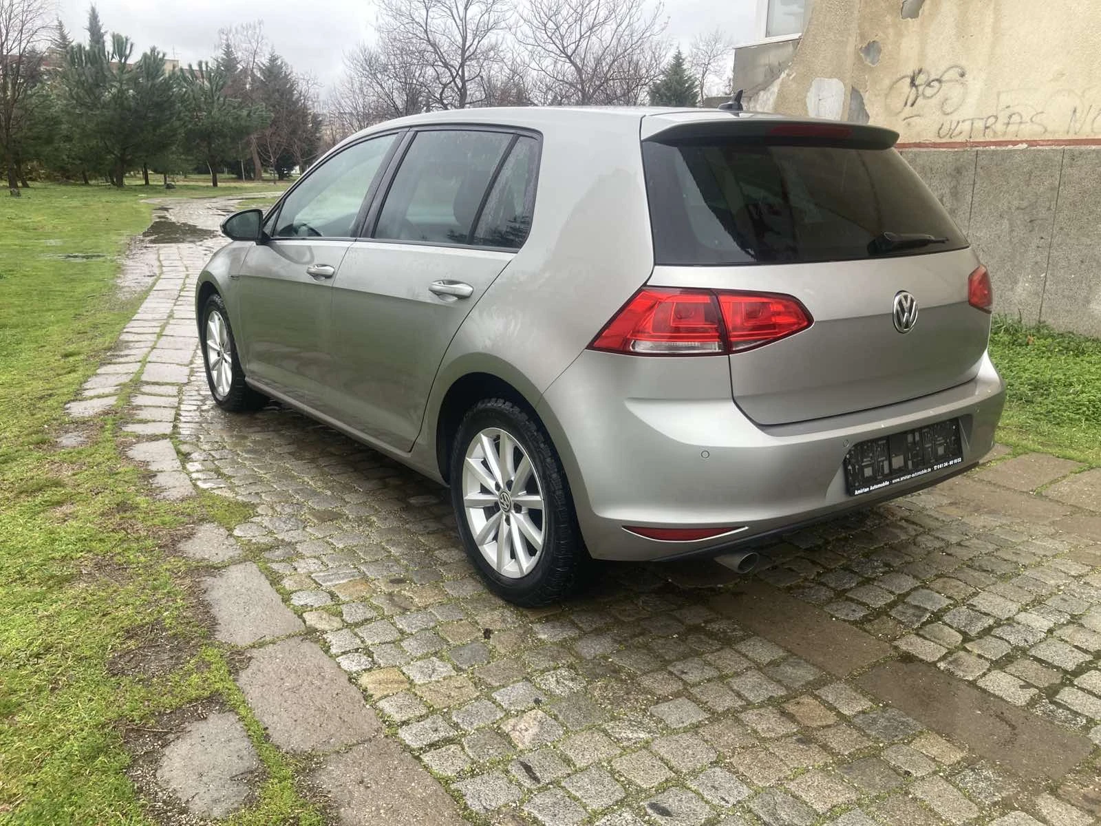 VW Golf 1.6TDI Автоматик 100хил км, снимка 3 - Автомобили и джипове - 53992963