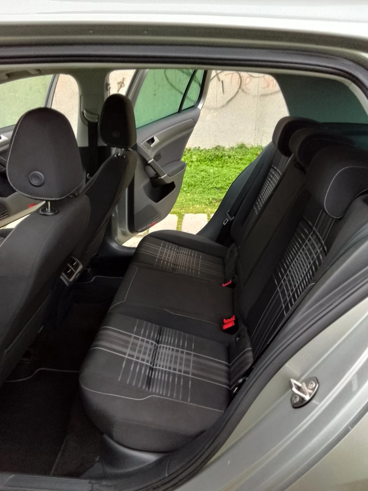 VW Golf 1.6TDI Автоматик 100хил км, снимка 11 - Автомобили и джипове - 53992963