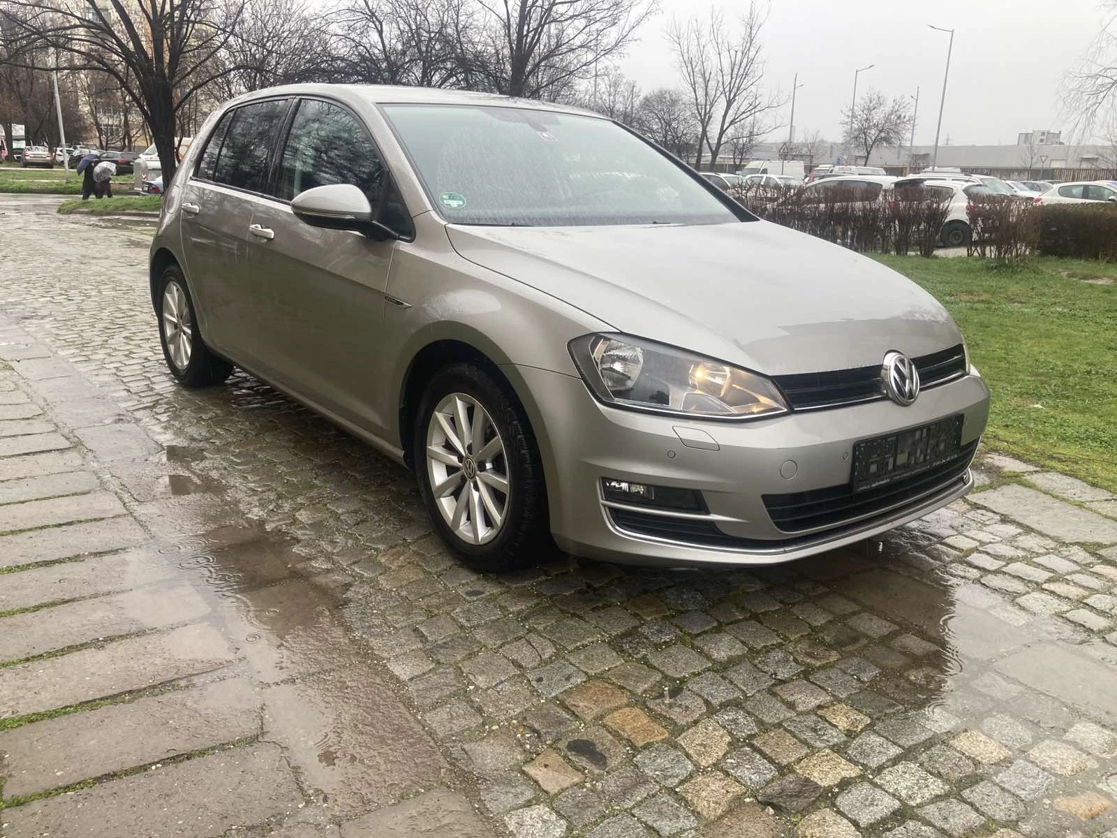 VW Golf 1.6TDI Автоматик 100хил км, снимка 8 - Автомобили и джипове - 53992963