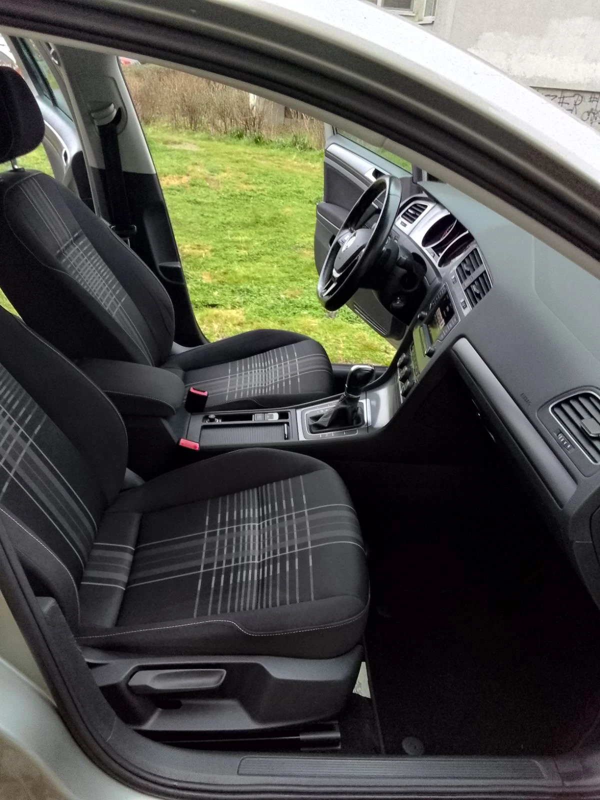 VW Golf 1.6TDI Автоматик 100хил км, снимка 14 - Автомобили и джипове - 53992963