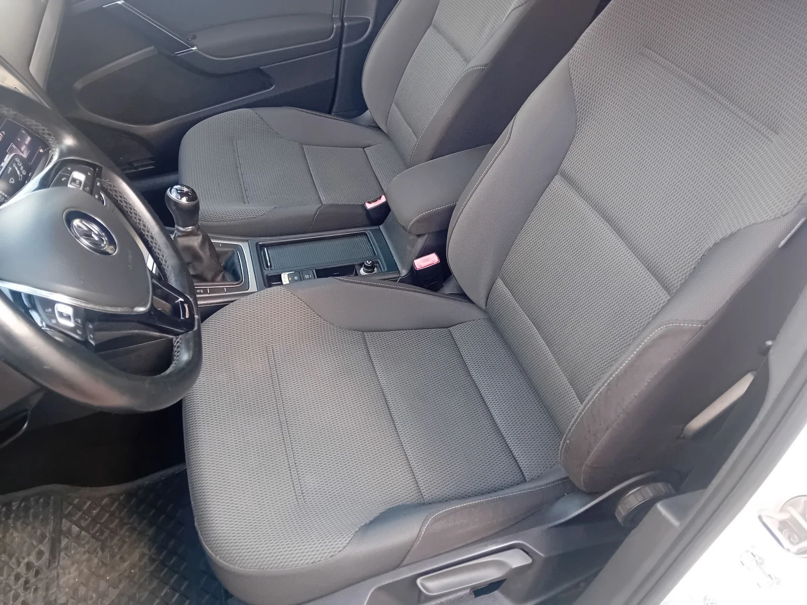 VW Golf 1.4Tgi 110k.sili, снимка 16 - Автомобили и джипове - 54335059