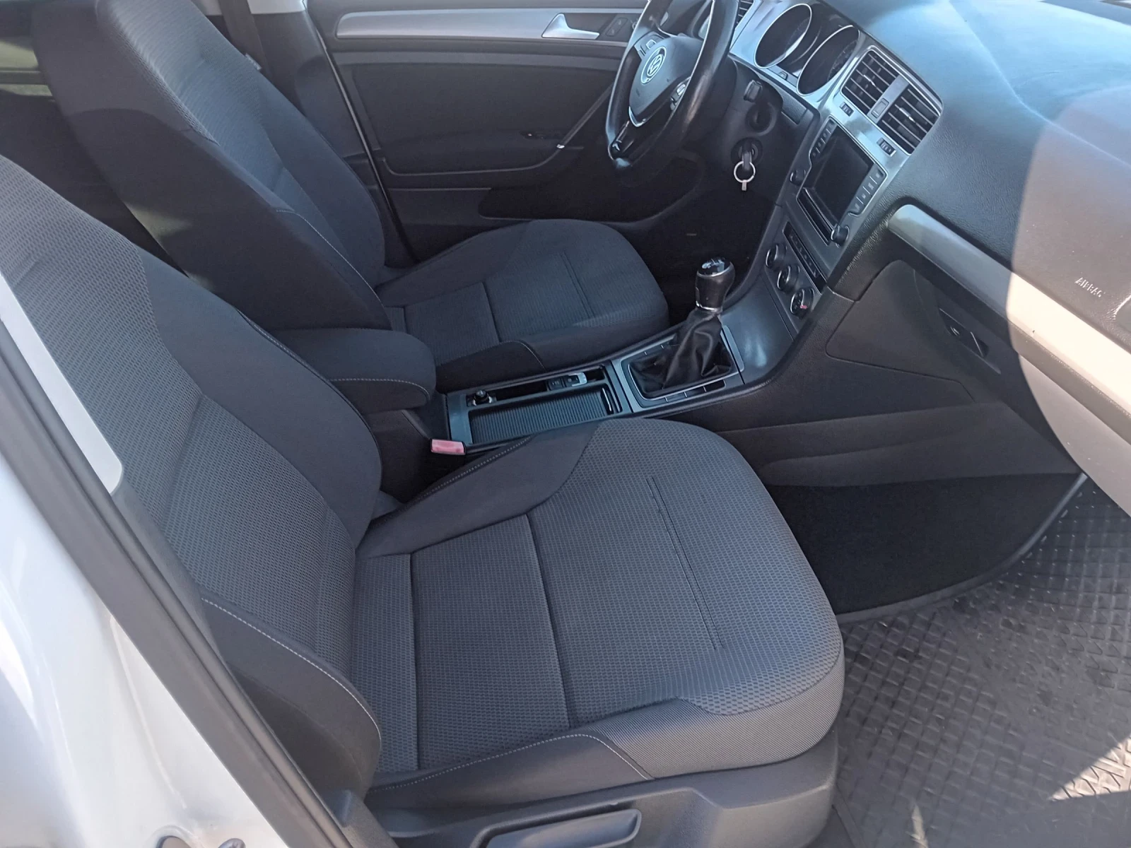 VW Golf 1.4Tgi 110k.sili, снимка 12 - Автомобили и джипове - 54335059