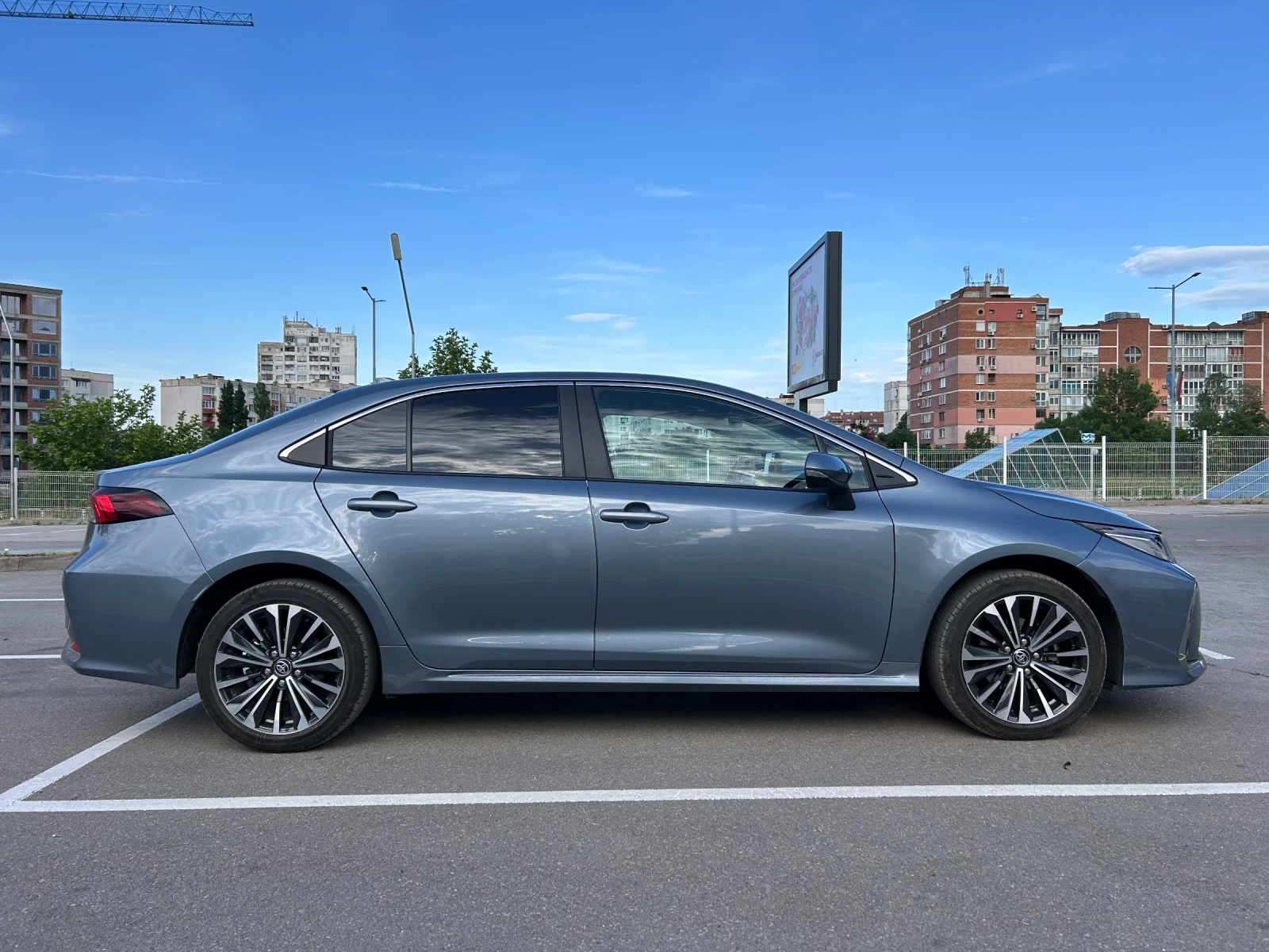 Toyota Corolla 1.8 HYBRID/Executive Plus, снимка 2 - Автомобили и джипове - 54784388