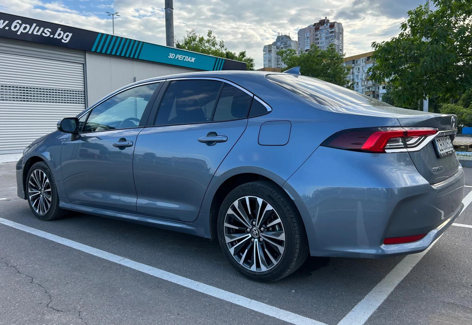 Toyota Corolla 1.8 HYBRID/Executive Plus, снимка 5 - Автомобили и джипове - 54784388