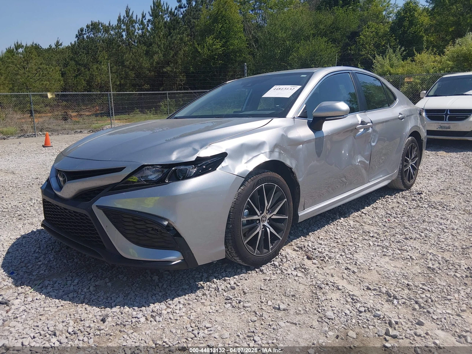 Toyota Camry 2022 TOYOTA CAMRY SE, снимка 2 - Автомобили и джипове - 54788506