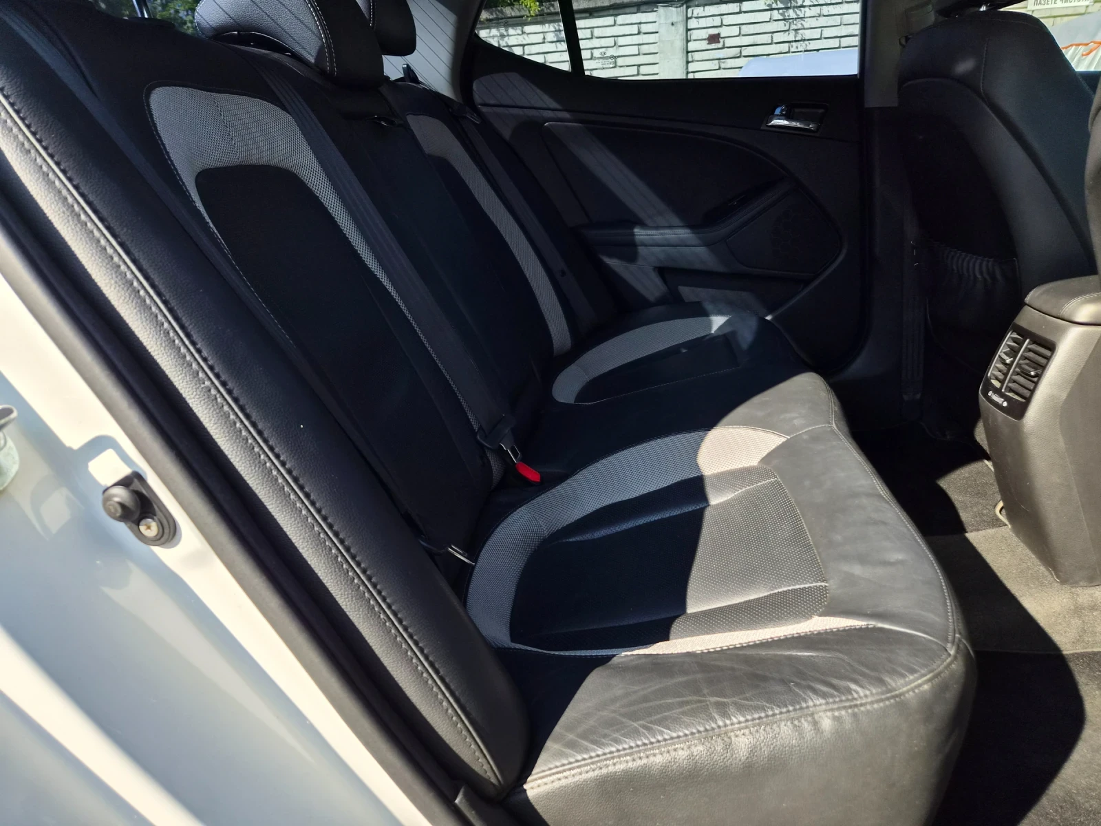 Kia Optima 1.7CRDI-136k.s.AUT, снимка 15 - Автомобили и джипове - 54829526