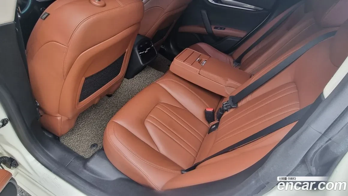 Maserati Ghibli, снимка 14 - Автомобили и джипове - 55544629