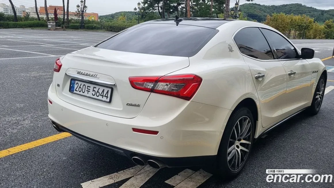 Maserati Ghibli, снимка 5 - Автомобили и джипове - 55544629