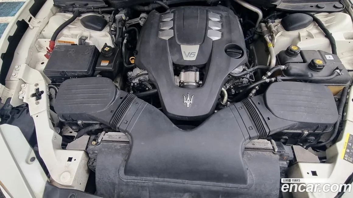 Maserati Ghibli, снимка 12 - Автомобили и джипове - 55544629