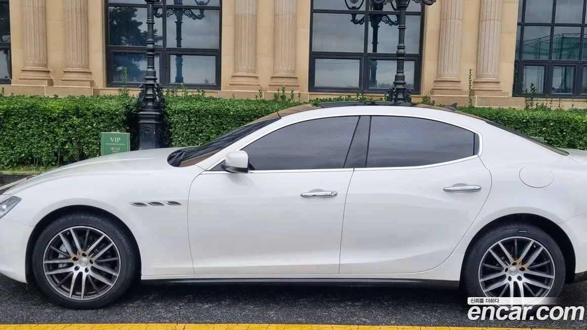 Maserati Ghibli, снимка 3 - Автомобили и джипове - 55544629