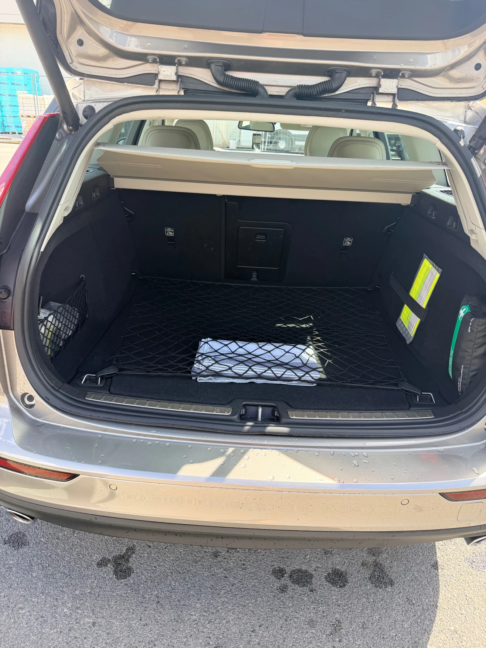 Volvo V60 D4 Momentum, снимка 11 - Автомобили и джипове - 56241591