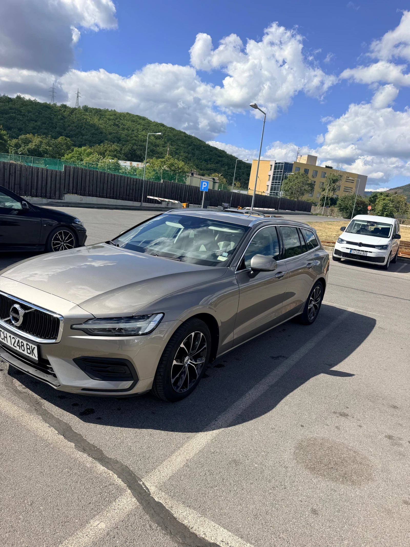 Volvo V60 D4 Momentum, снимка 3 - Автомобили и джипове - 56241591