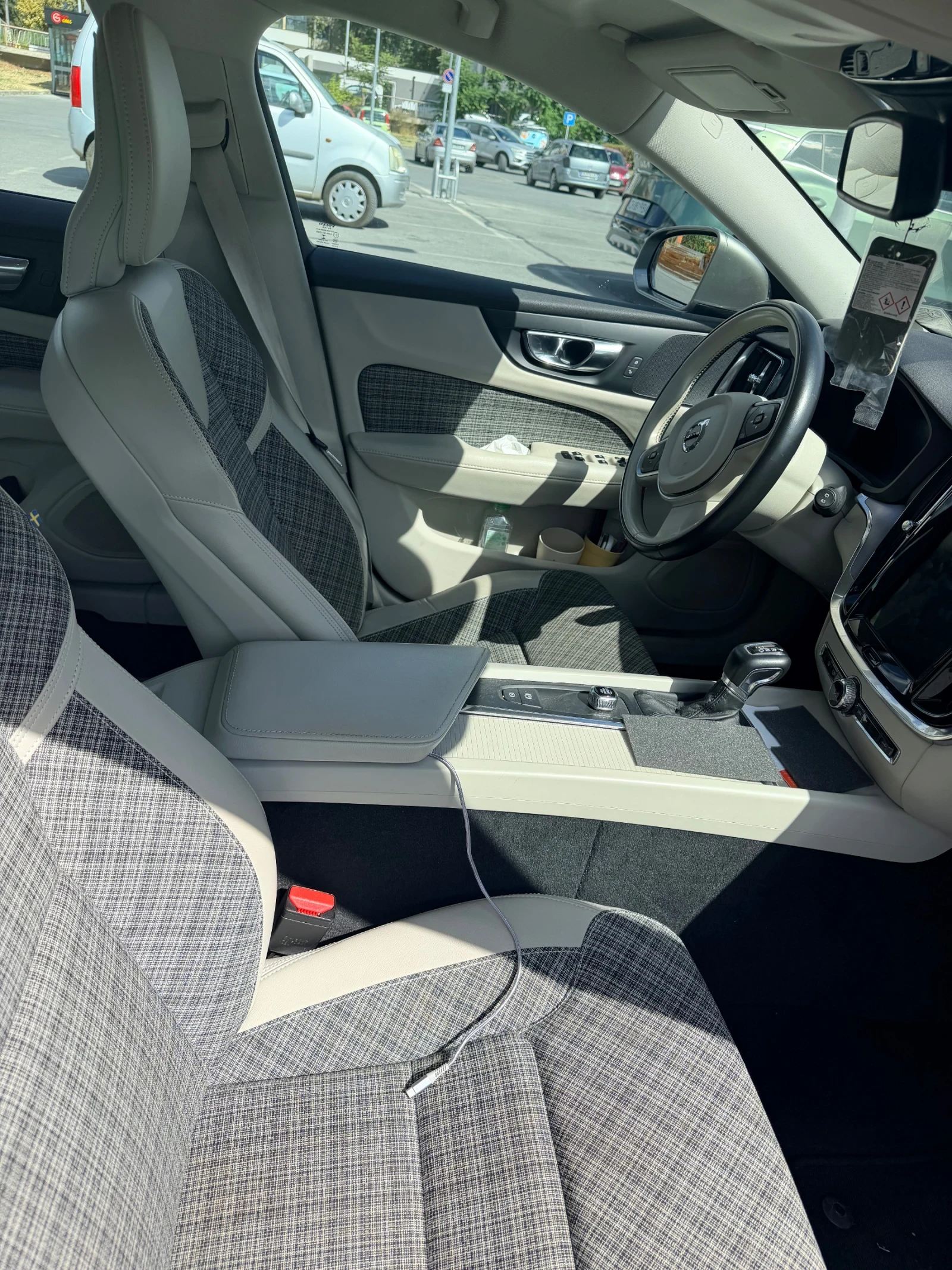 Volvo V60 D4 Momentum, снимка 8 - Автомобили и джипове - 56241591