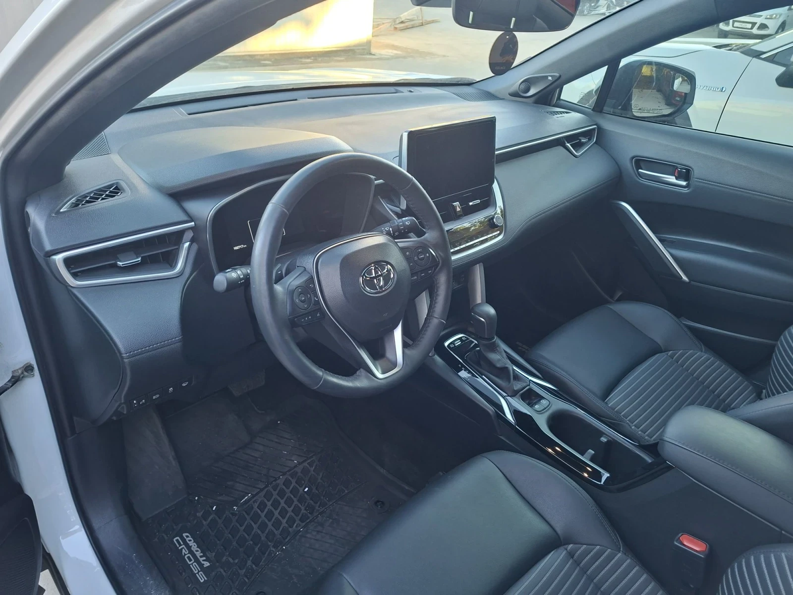 Toyota Corolla Cross 2.0 I, снимка 8 - Автомобили и джипове - 56658032