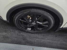 Toyota C-HR LE  CARFAX, снимка 6