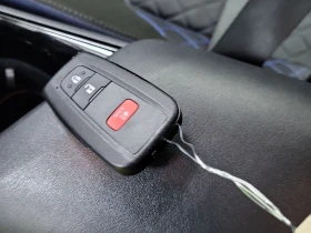 Toyota C-HR LE  CARFAX, снимка 8