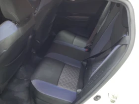 Toyota C-HR LE  CARFAX, снимка 11