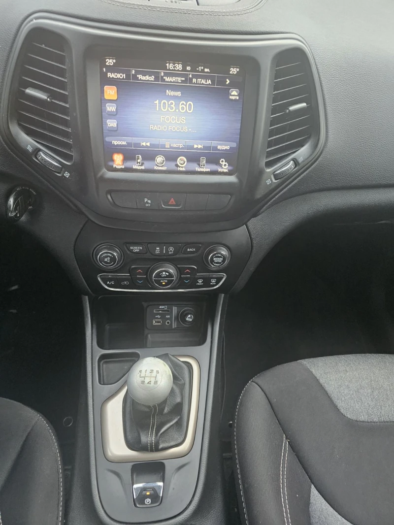 Jeep Cherokee 2.0 dCi 140hp 4x2, снимка 9 - Автомобили и джипове - 53106520