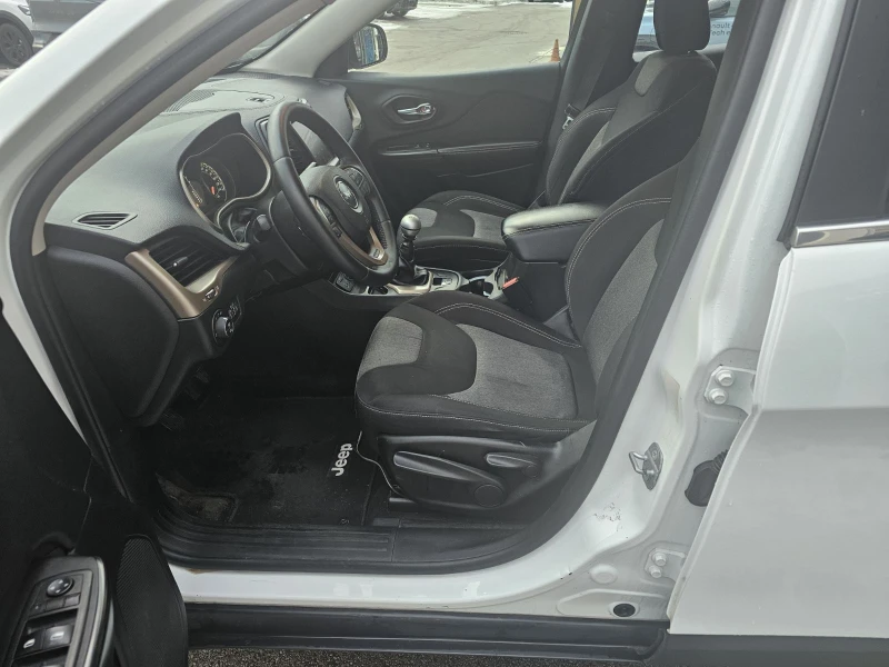 Jeep Cherokee 2.0 dCi 140hp 4x2, снимка 14 - Автомобили и джипове - 53106520