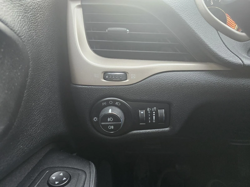 Jeep Cherokee 2.0 dCi 140hp 4x2, снимка 13 - Автомобили и джипове - 53106520