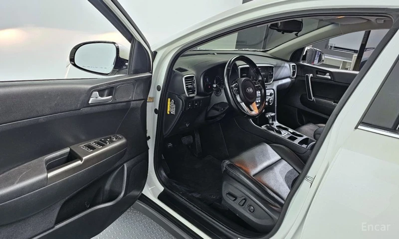 Kia Sportage, снимка 11 - Автомобили и джипове - 53560250