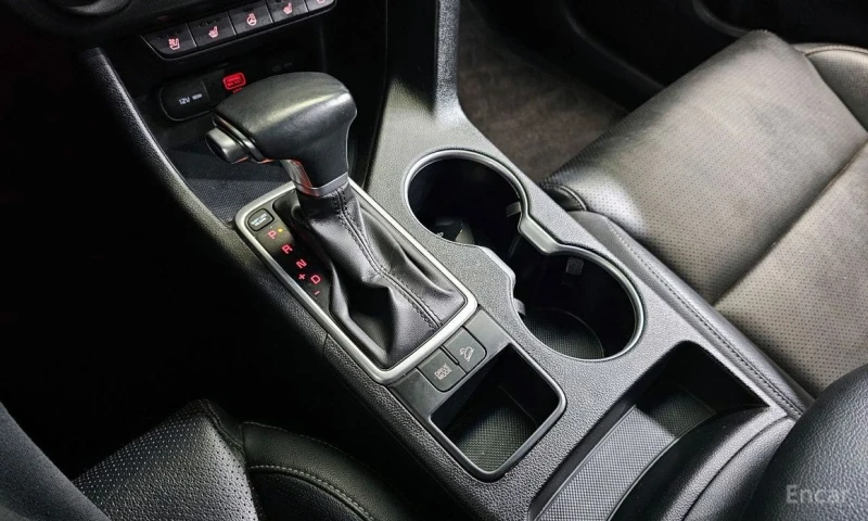 Kia Sportage, снимка 9 - Автомобили и джипове - 53560250