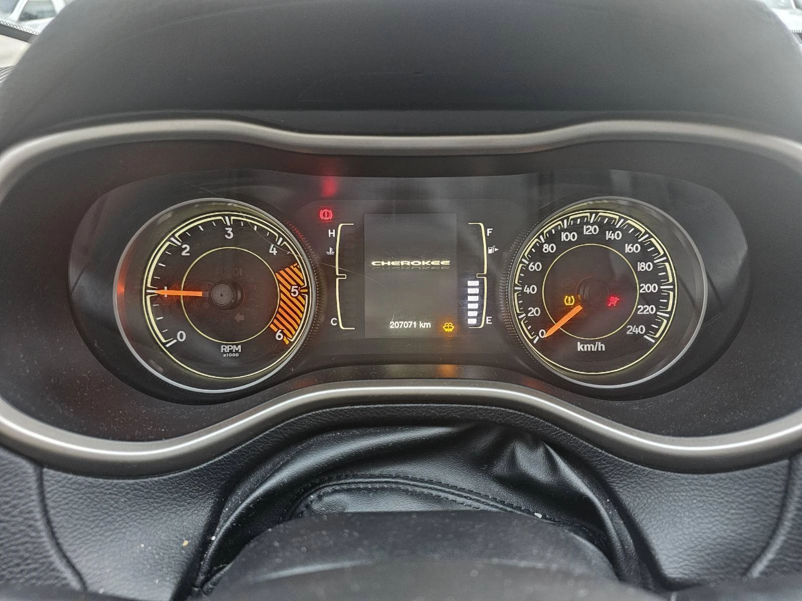 Jeep Cherokee 2.0 dCi 140hp 4x2 - изображение 8