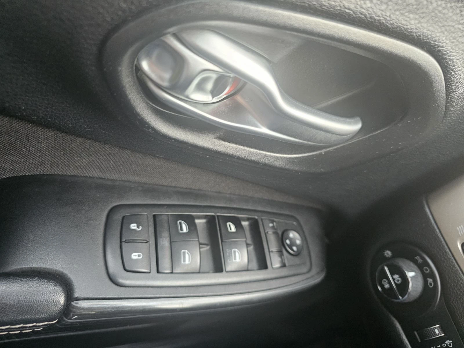 Jeep Cherokee 2.0 dCi 140hp 4x2 | Mobile.bg � ����������� 12