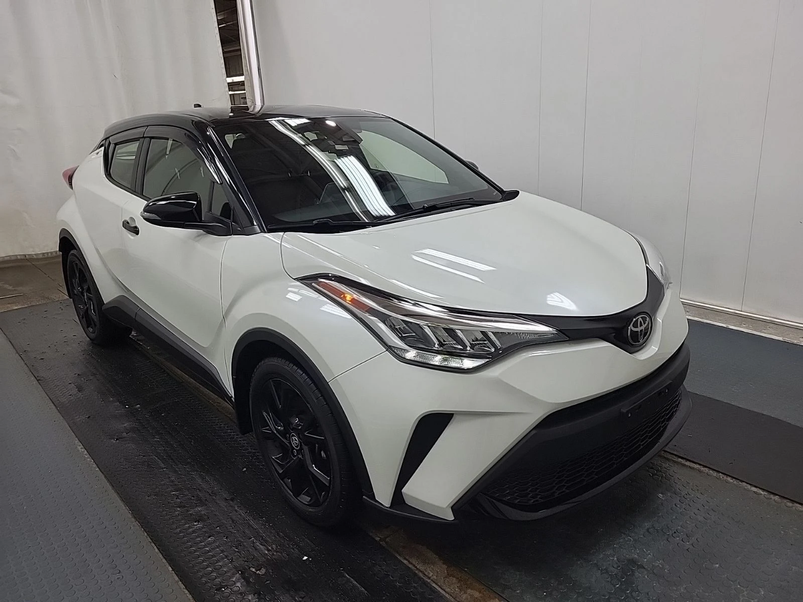 Toyota C-HR LE  CARFAX - изображение 2