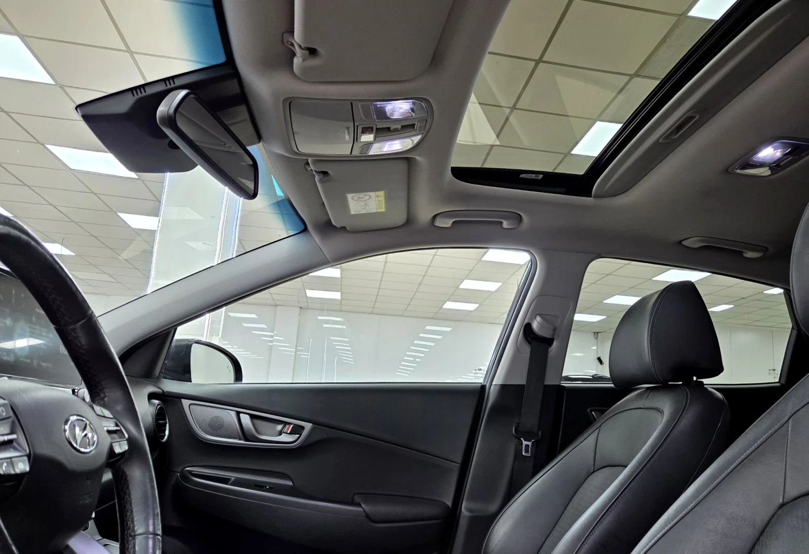 Hyundai Kona 64KWh/Premium/SOH100%/ШИБИДАХ, снимка 8 - Автомобили и джипове - 54035365