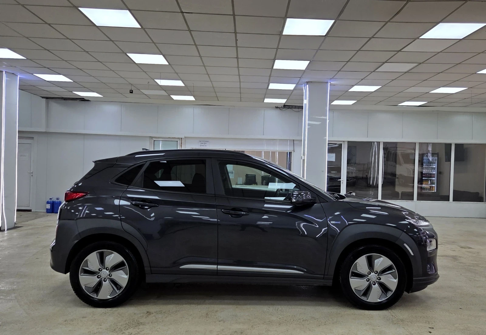 Hyundai Kona 64KWh/Premium/SOH100%/ШИБИДАХ, снимка 2 - Автомобили и джипове - 54035365