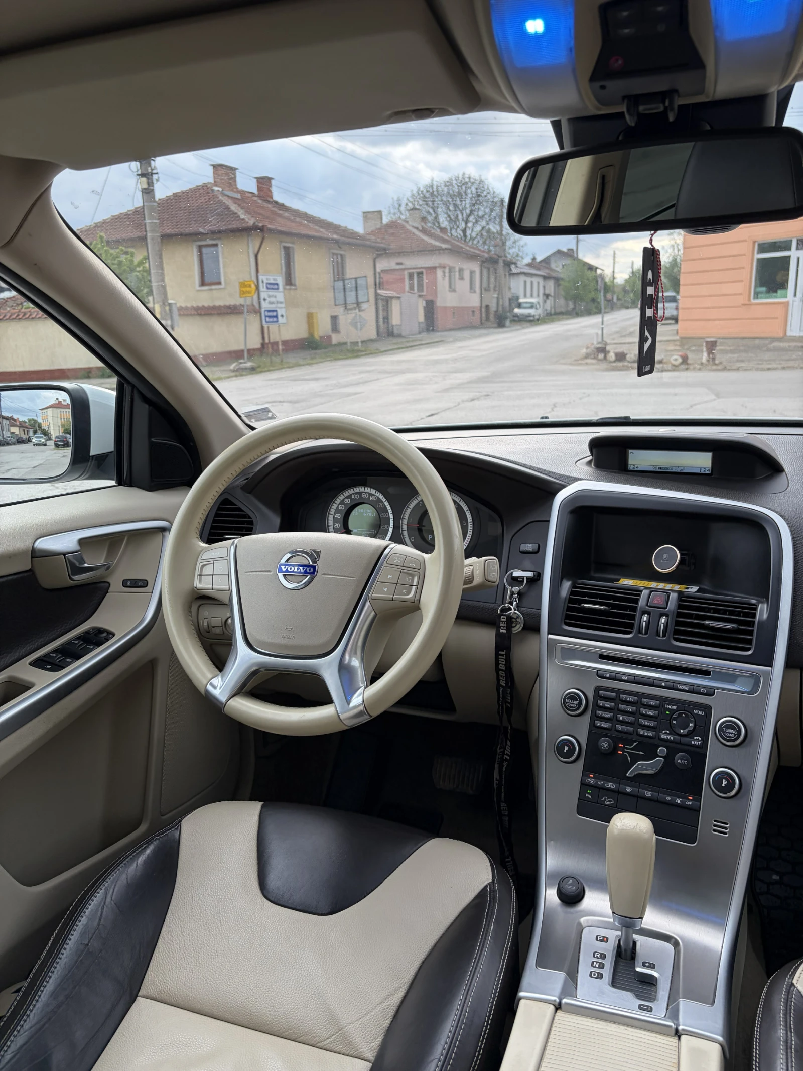 Volvo XC60 2.4D 205Hp, снимка 9 - Автомобили и джипове - 54555897