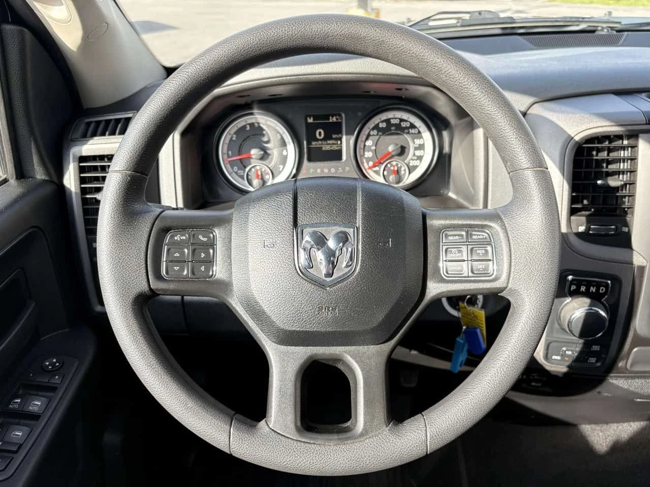 Dodge RAM 1500 * Express / Spray In Liner / Hitch * CARFAX * ЦЕНА, снимка 13 - Автомобили и джипове - 54805240