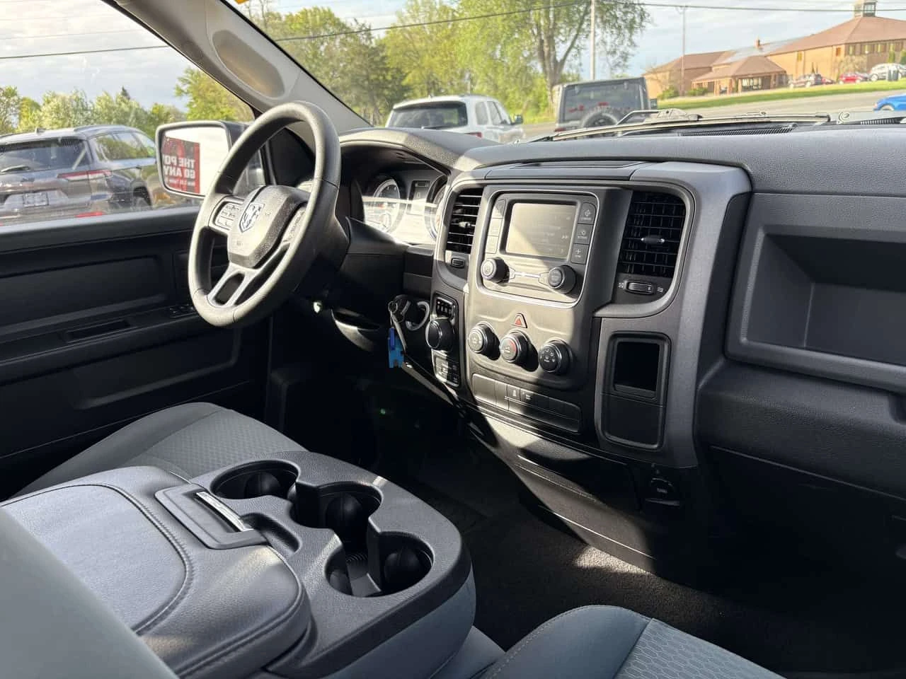 Dodge RAM 1500 * Express / Spray In Liner / Hitch * CARFAX * ЦЕНА, снимка 15 - Автомобили и джипове - 54805240