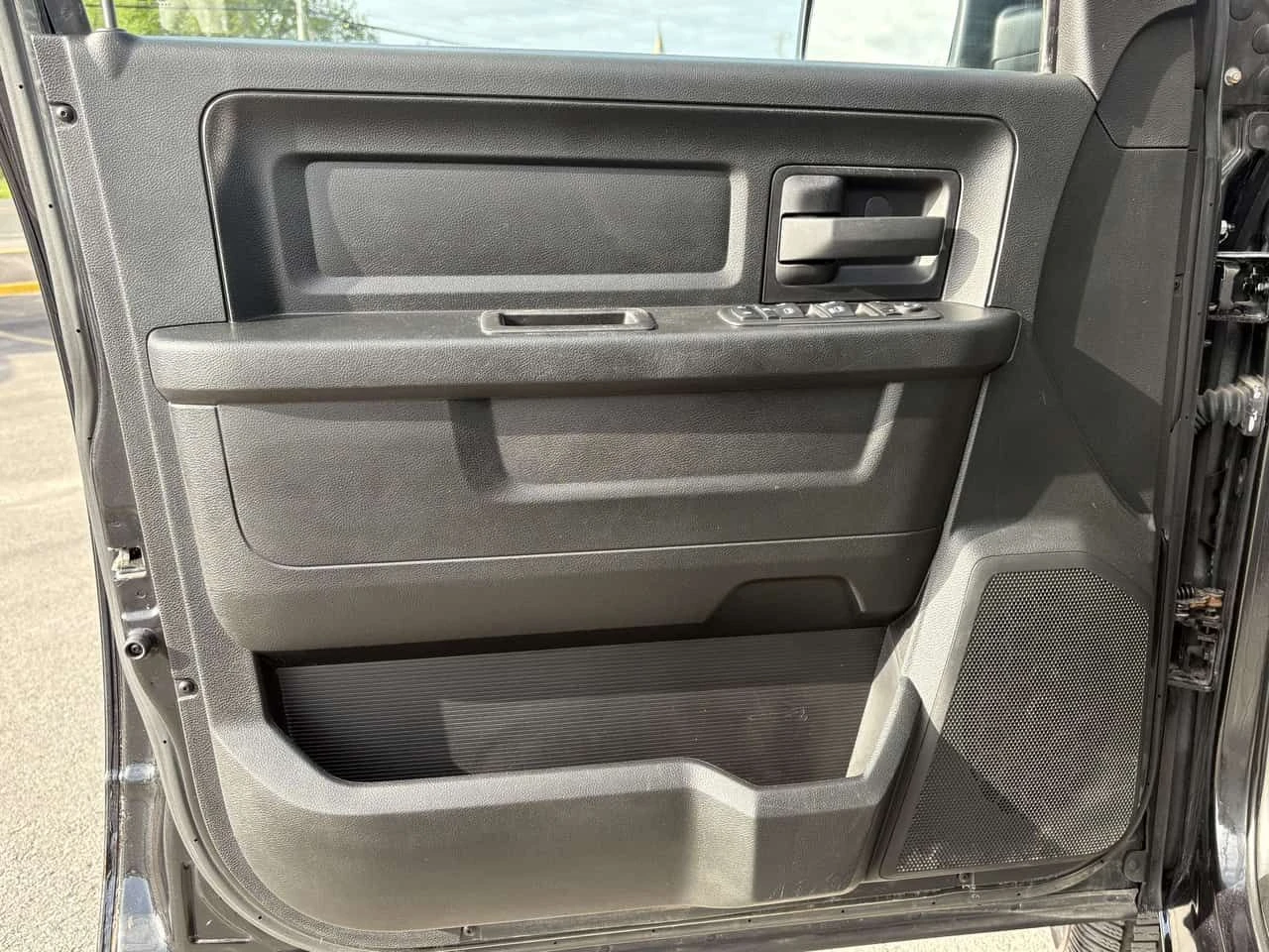 Dodge RAM 1500 * Express / Spray In Liner / Hitch * CARFAX * ЦЕНА, снимка 6 - Автомобили и джипове - 54805240
