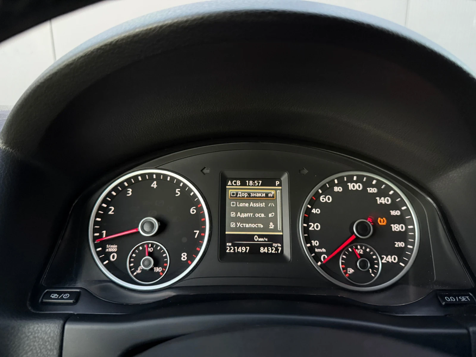 VW Tiguan 4 MOTION/AUTOMATIC/2.0 TSI, снимка 11 - Автомобили и джипове - 56379610