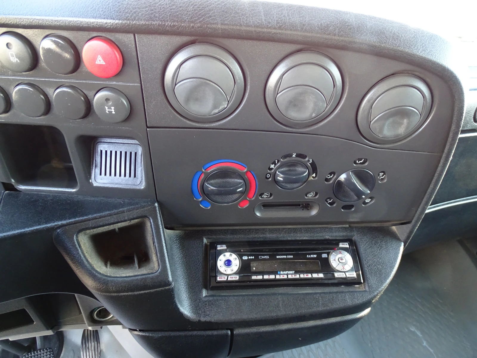 Iveco 35c17 3.0HPI  КАТ. * Б* 7-места, снимка 11 - Бусове и автобуси - 53452007