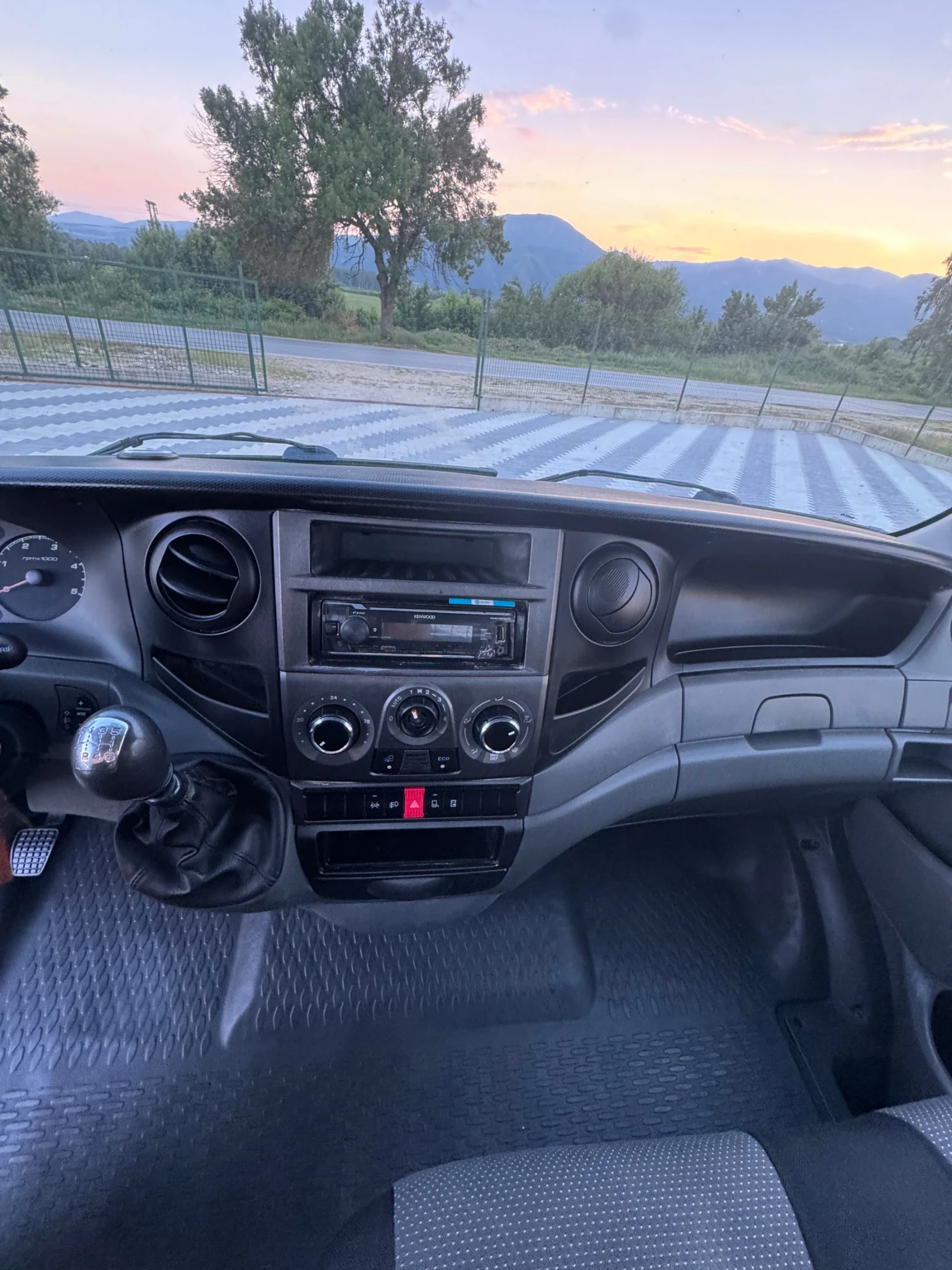 Iveco 35c15  Тристранен Самосвал * КЛИМАТИК* , снимка 9 - Бусове и автобуси - 54839657