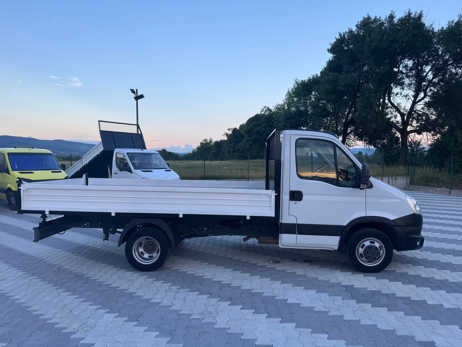 Iveco 35c15  Тристранен Самосвал * КЛИМАТИК* , снимка 4 - Бусове и автобуси - 54839657