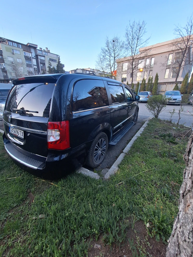 Lancia Voyager, снимка 8 - Автомобили и джипове - 47782086