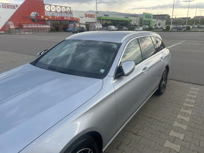 Mercedes-Benz E 220, снимка 10 - Автомобили и джипове - 52326223