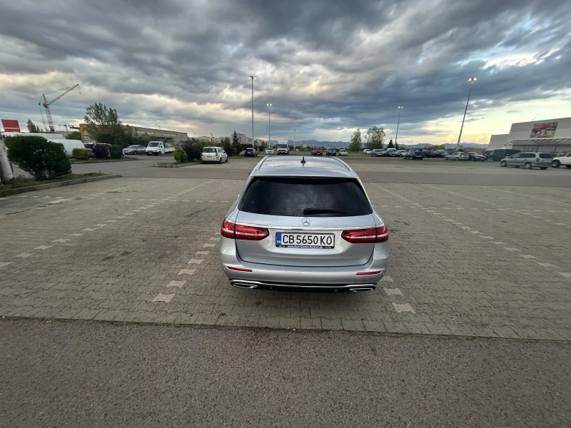 Mercedes-Benz E 220, снимка 12 - Автомобили и джипове - 52326223