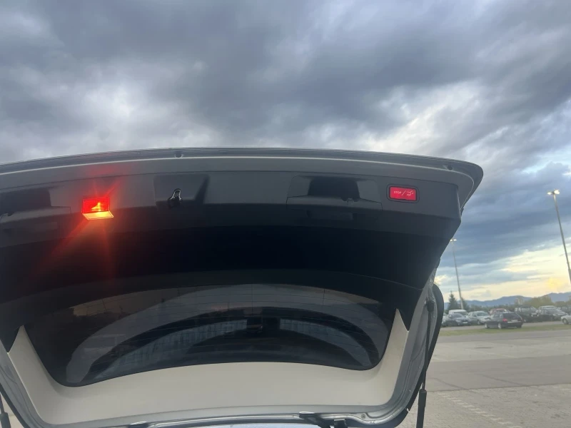 Mercedes-Benz E 220, снимка 13 - Автомобили и джипове - 52326223