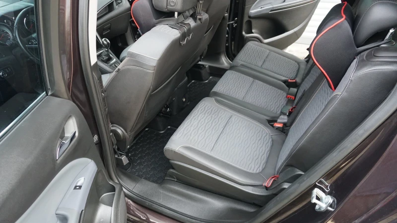 Opel Zafira Tourer, снимка 12 - Автомобили и джипове - 53459261