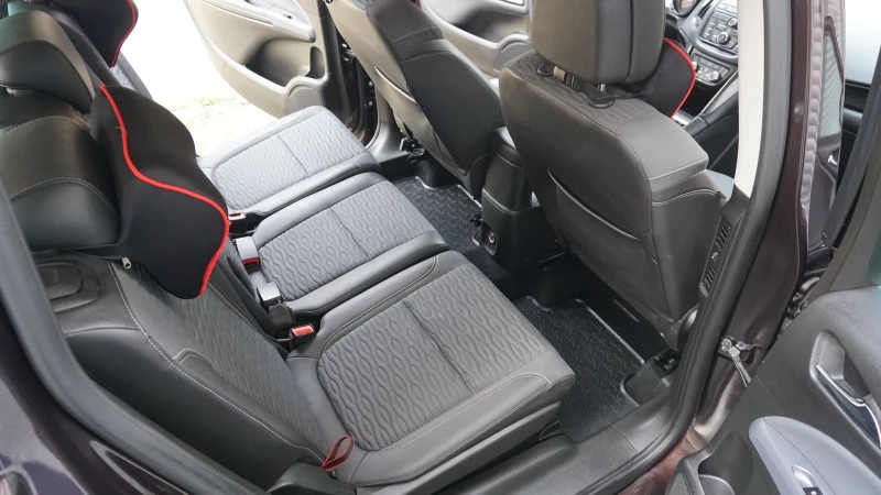 Opel Zafira Tourer, снимка 9 - Автомобили и джипове - 53459261
