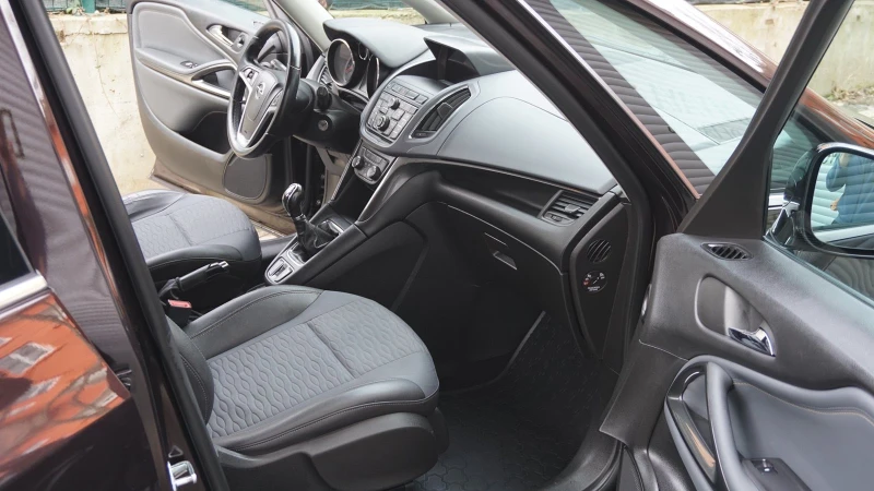 Opel Zafira Tourer, снимка 15 - Автомобили и джипове - 53459261