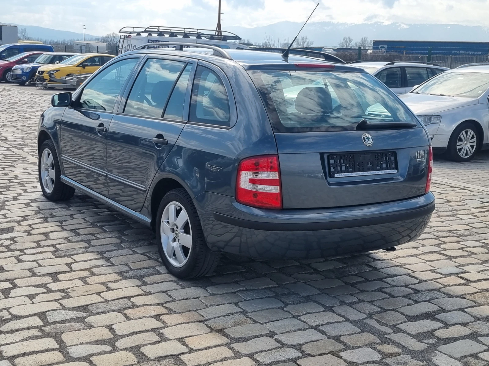 Skoda Fabia 1.4i 75кс АВТОМАТИК 141000 км ЕВРО 4 - изображение 6