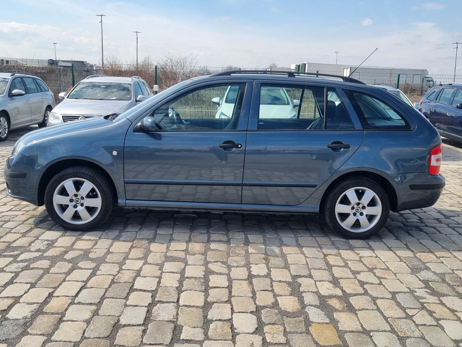 Skoda Fabia 1.4i 75кс АВТОМАТИК 141000 км ЕВРО 4 - изображение 4