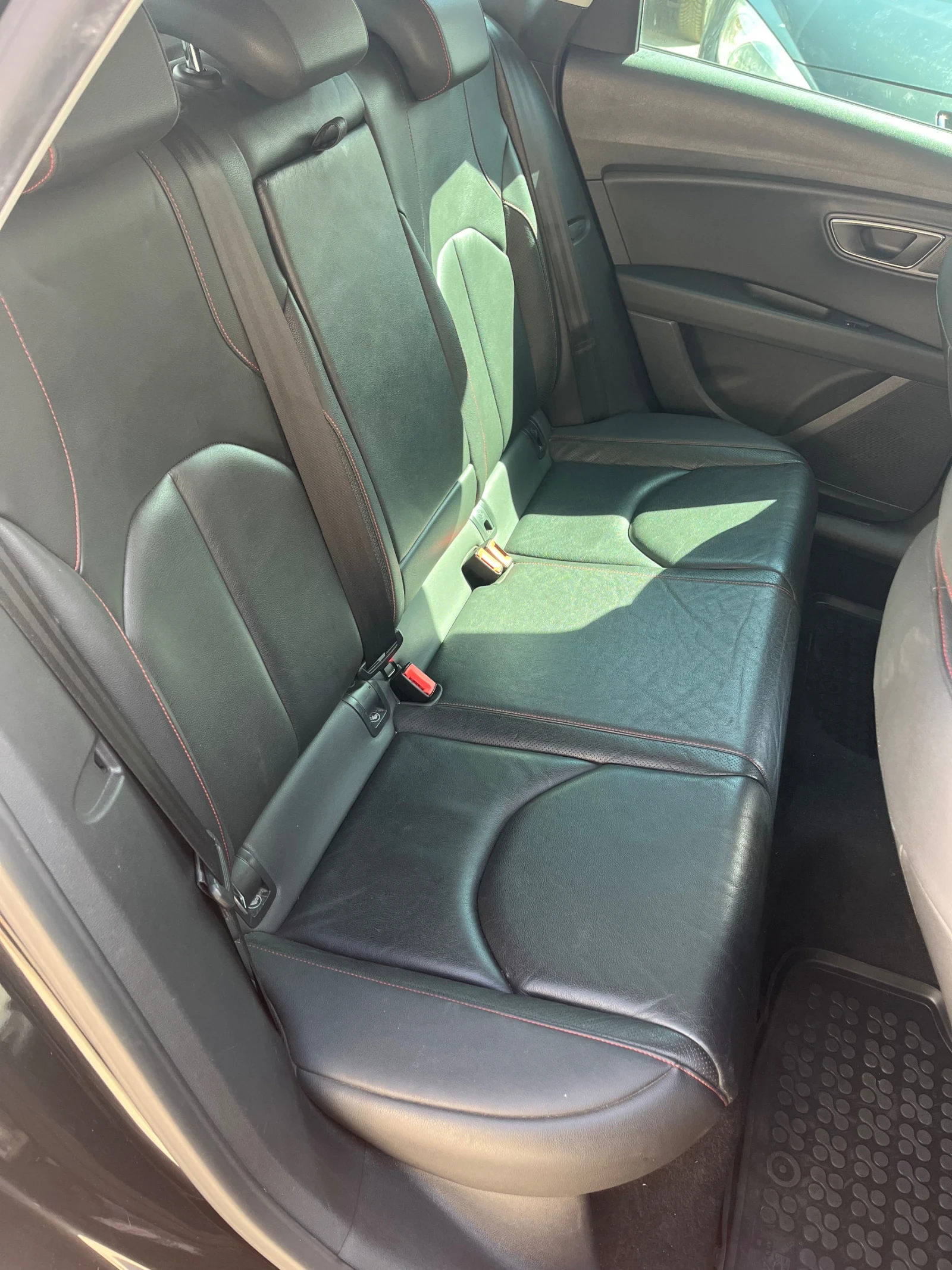 Seat Leon FR 2.0TDI, снимка 7 - Автомобили и джипове - 54124593